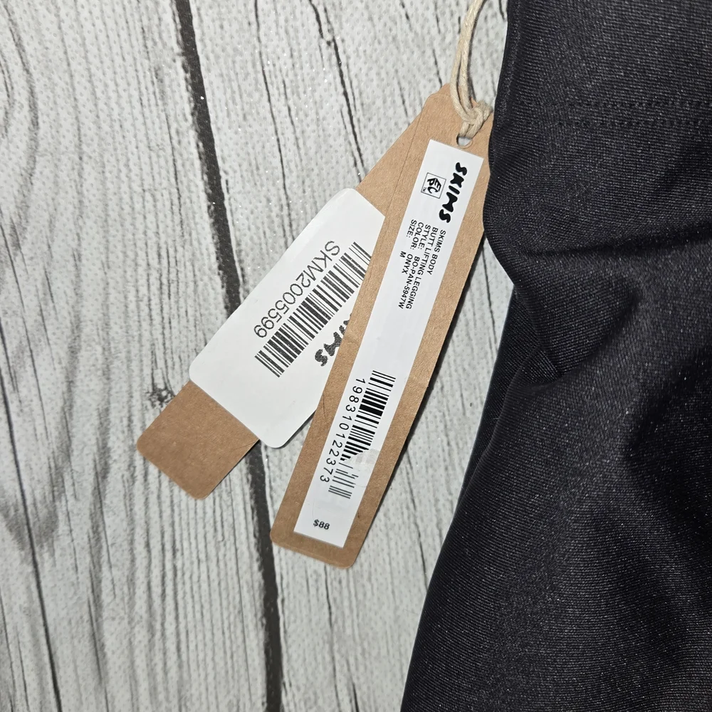 NWT SKIMS Body Butt Enhancing Classic Black Leggings Womens Size M - Picture 4 of 8